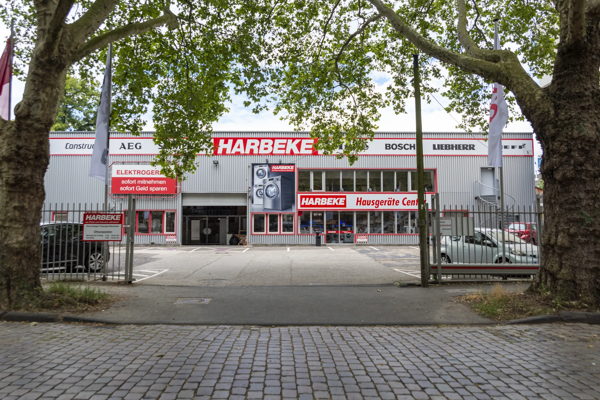 Harbeke Fachgeschäft in Köln-Mülheim, Außenansicht