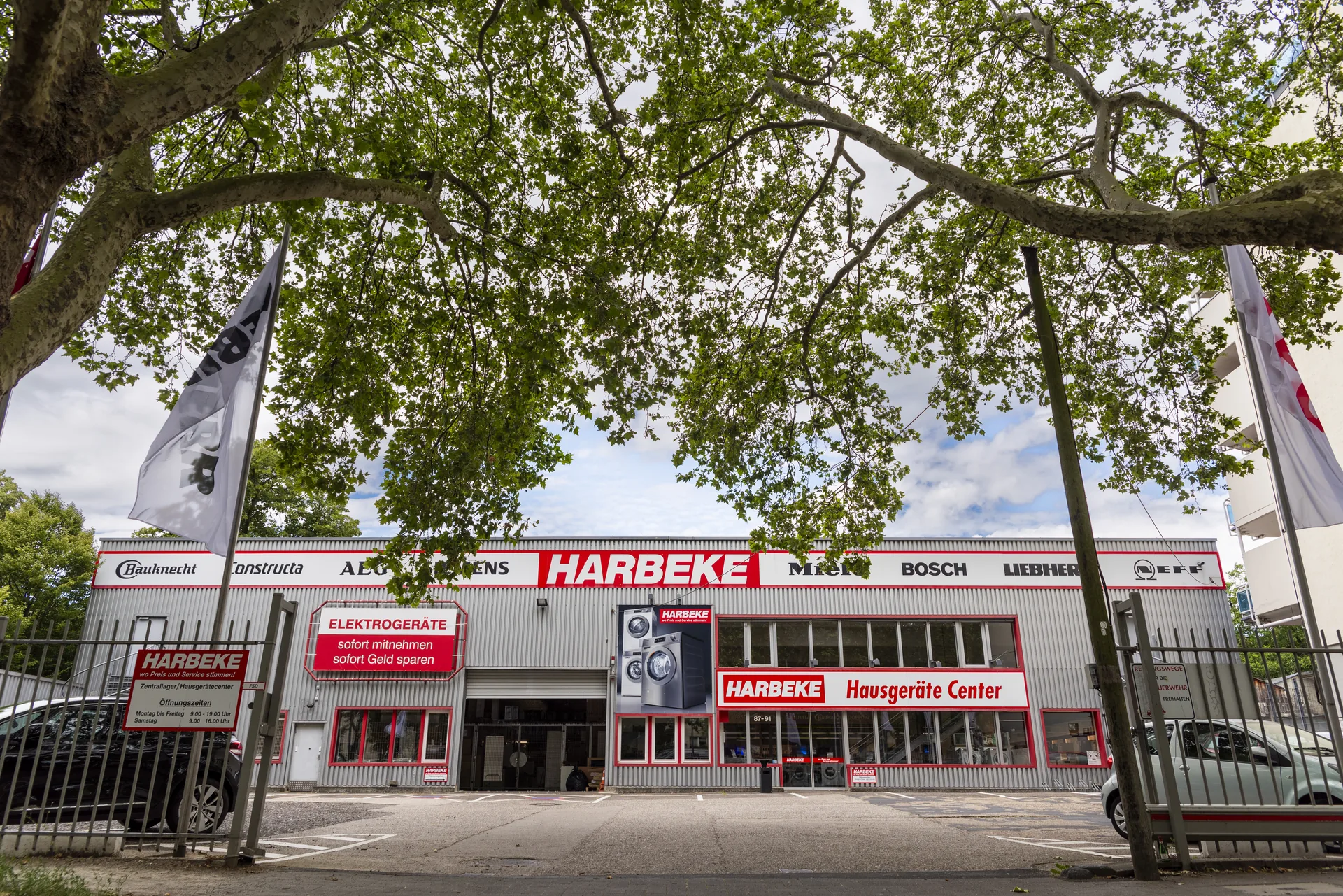Harbeke Fachgeschäft in Köln-Mülheim, Außenansicht