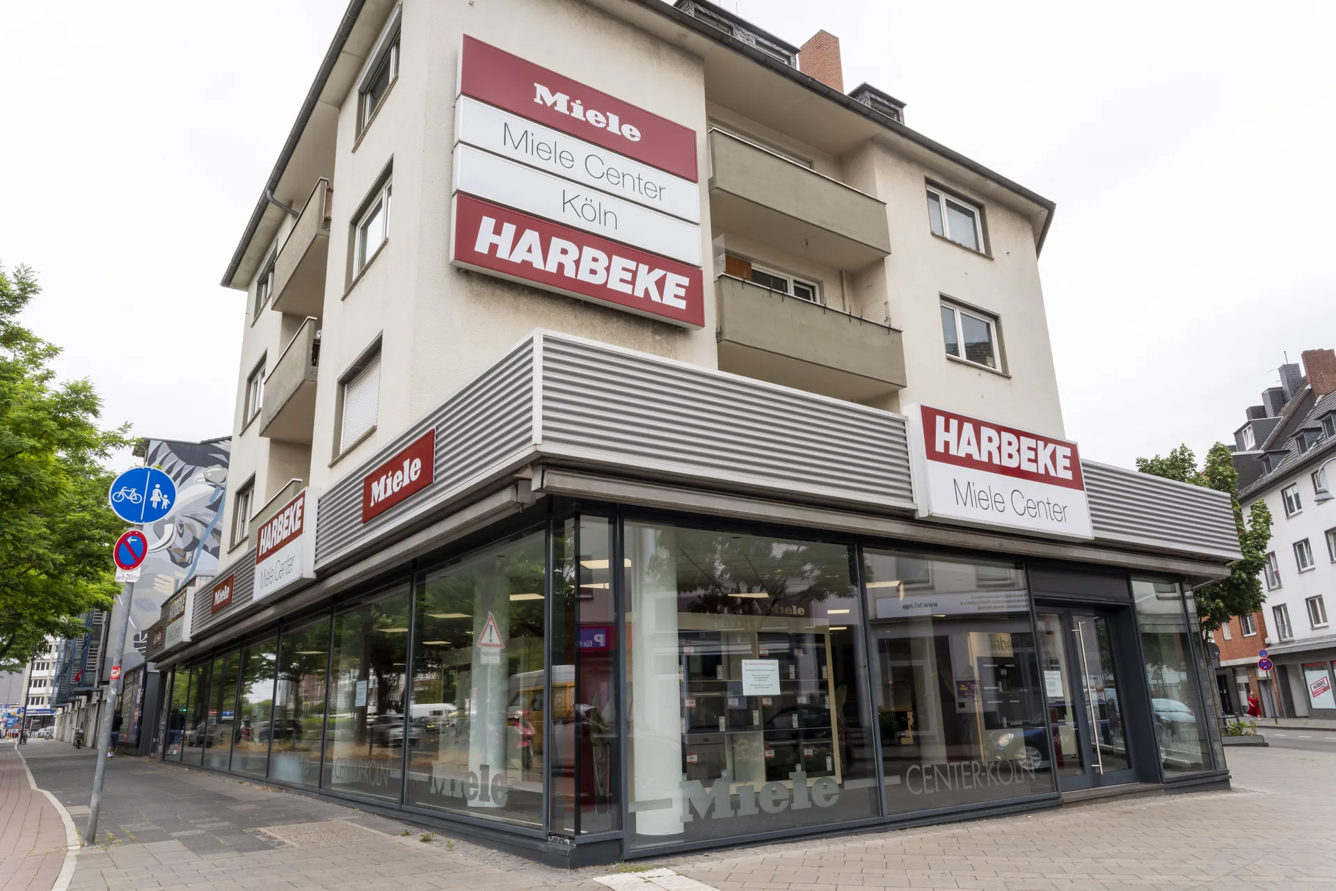 Harbeke Fachgeschäft in Köln-Mülheim, Außenansicht