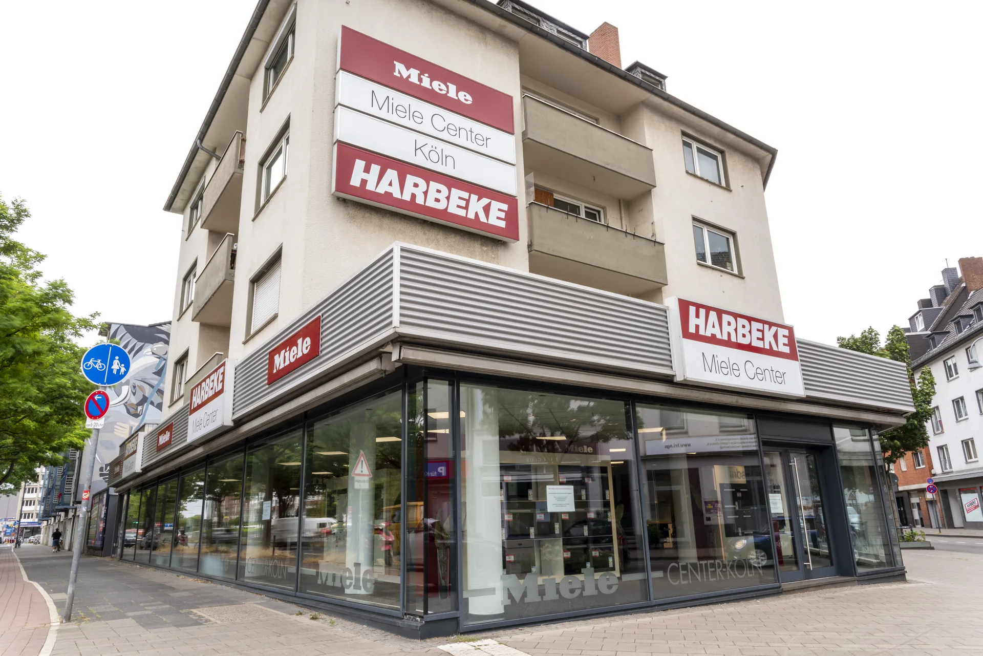Harbeke Fachgeschäft in Köln-Mülheim, Außenansicht