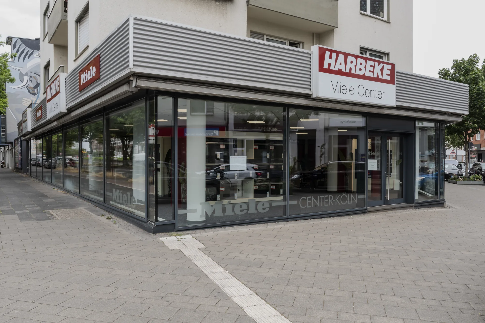 Harbeke Fachgeschäft in Köln-Mülheim, Außenansicht