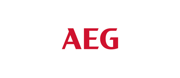 Harbeke • AEG Logo in roter Schrift auf weißem Hintergrund.